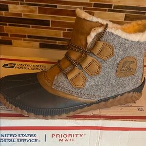 Sorel Out 'N About Waterproof Boots – Gray Felt & Leather – Size 8
